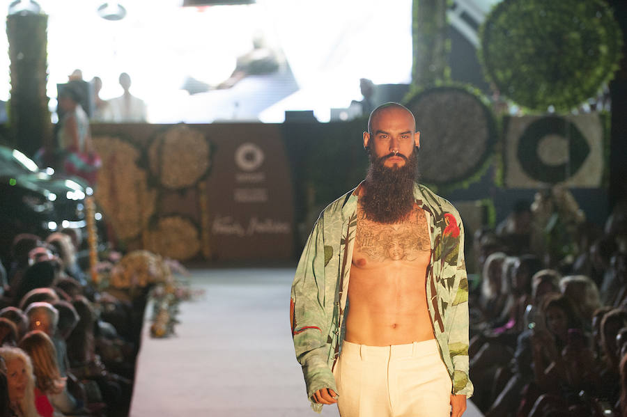 Fotos del desfile de Francis Montesinos en Valencia