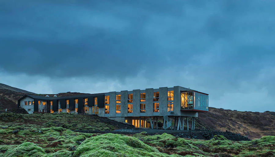 Una cúpula en la Patagonia: 'Ecocamp Patagonia' son cúpulas geodésicas y eclógicas inspiradas en las viviendas de la tribu nativa Kawekar, ubicadas en el Parque Nacional de las Torres del Paine, en la Patagonia chilena. Es el primer hotel de su género en todo el mundo, un cómodo oasis donde los visitantes pueden disfrutar y conectar con la naturaleza además de disfrutar de multitud de actividades como kayak, trekking o equipación.