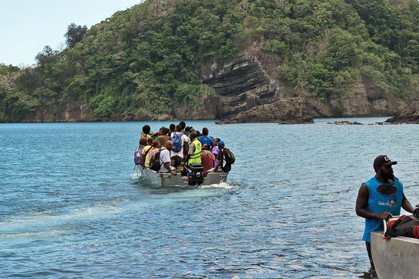 Fotos de la evacuación en Vanuatu por la erupción del volcán Manaro Voui