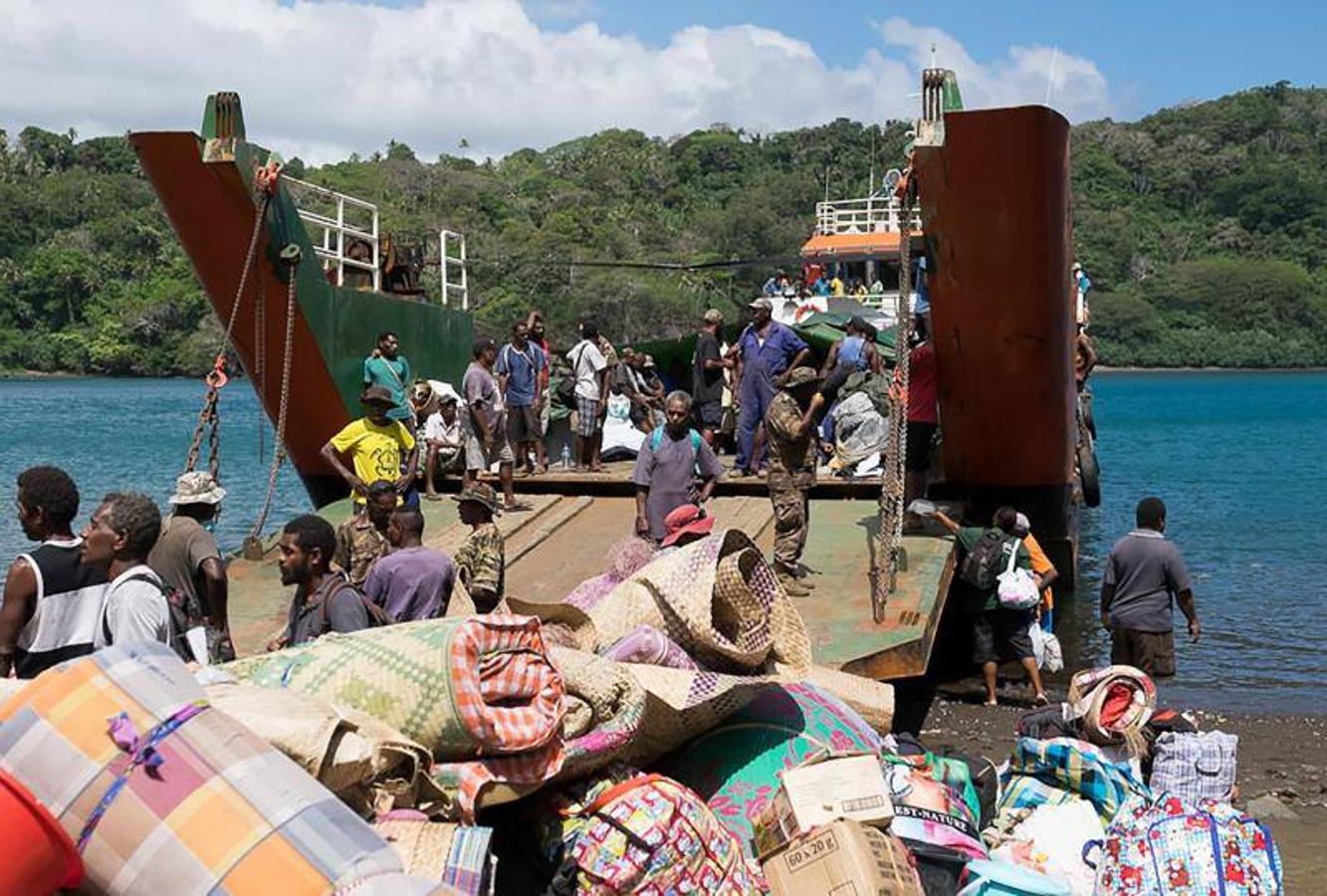 Fotos de la evacuación en Vanuatu por la erupción del volcán Manaro Voui