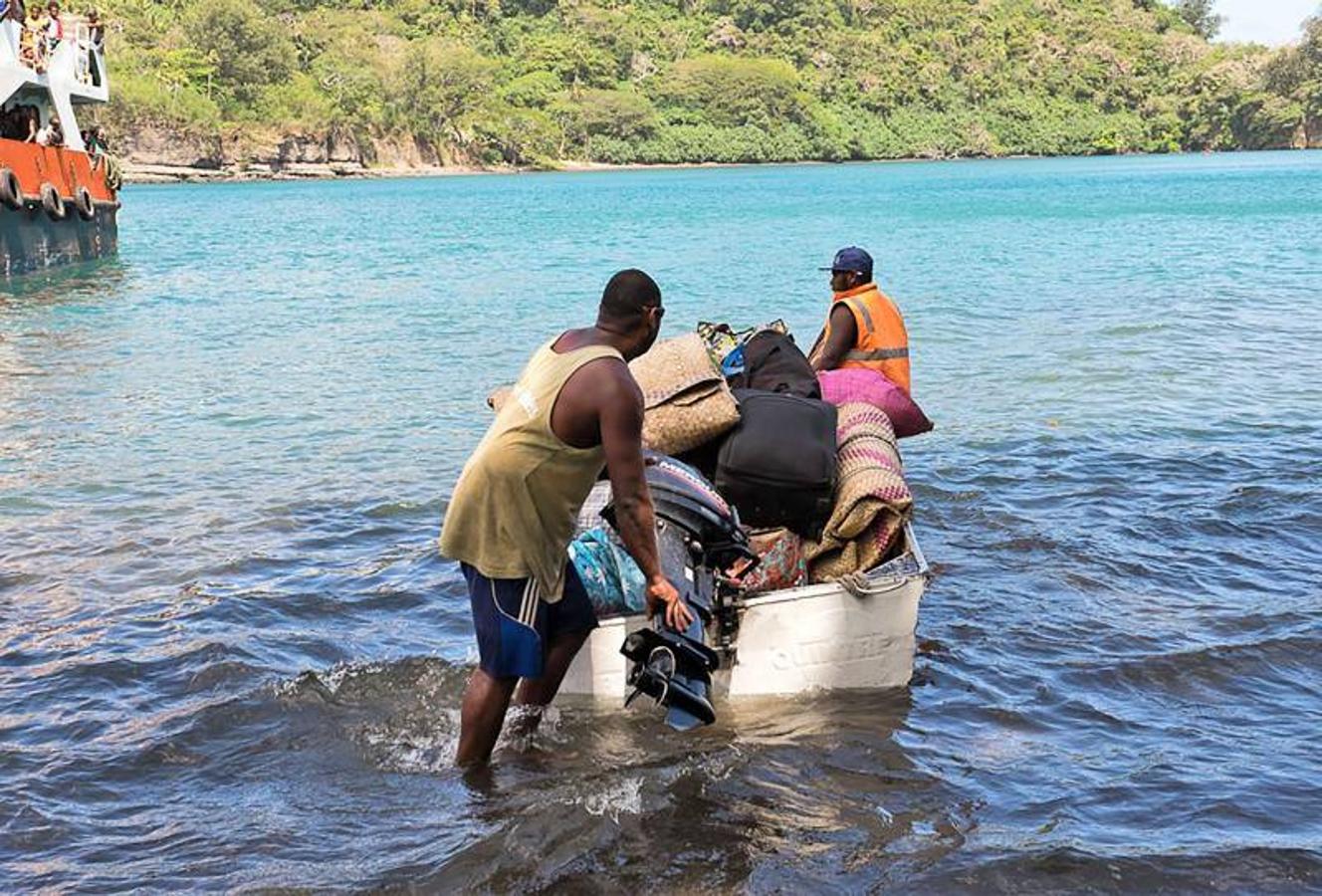 Fotos de la evacuación en Vanuatu por la erupción del volcán Manaro Voui