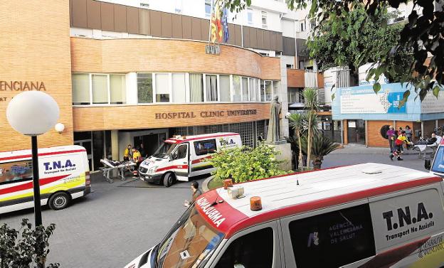 Trabajadores del Clínico denuncian la falta de información de las catas por aluminosis
