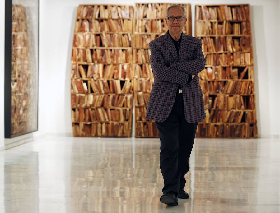 También hay espacio para sus frascos de perfume o las bolsas de papel del Metropolitan Museum de Nueva York. 