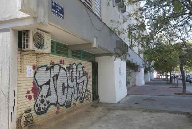  Pintadas. Grafiti en un edificio de la calle Músico Ayllón, ayer por la mañana. 