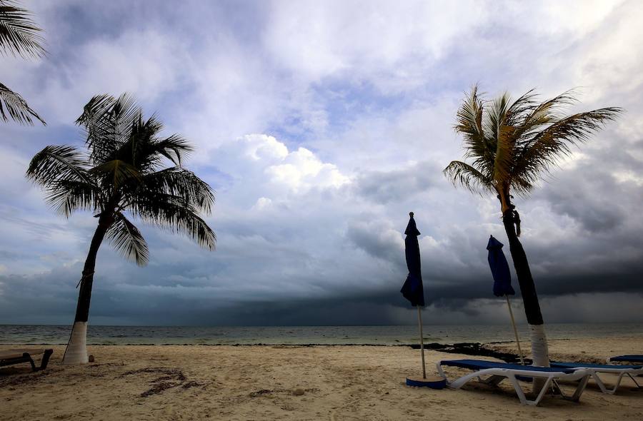 La tormenta tropical Nate a su paso por Cancún, México.