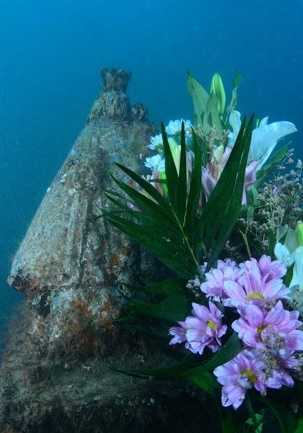Fotos de la ofrenda de flores bajo el agua a la Mare de Déu