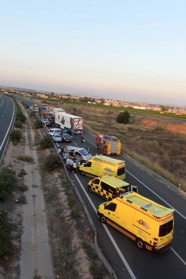 Fotos del accidente mortal en la A-7 en Murcia, donde han fallecido 5 personas