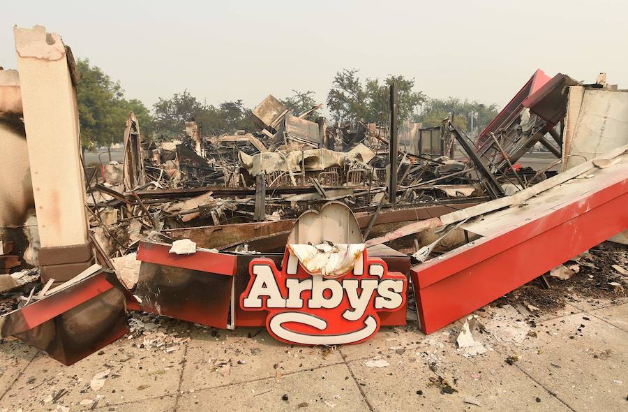 Fotos de la devastación ocurrida en California tras los diferentes incendios que han provocado una pérdida de 46.500 hectáreas.