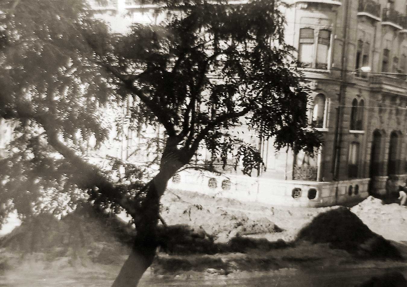 Fotos de la actuación militar en Valencia tras la riada de 1957