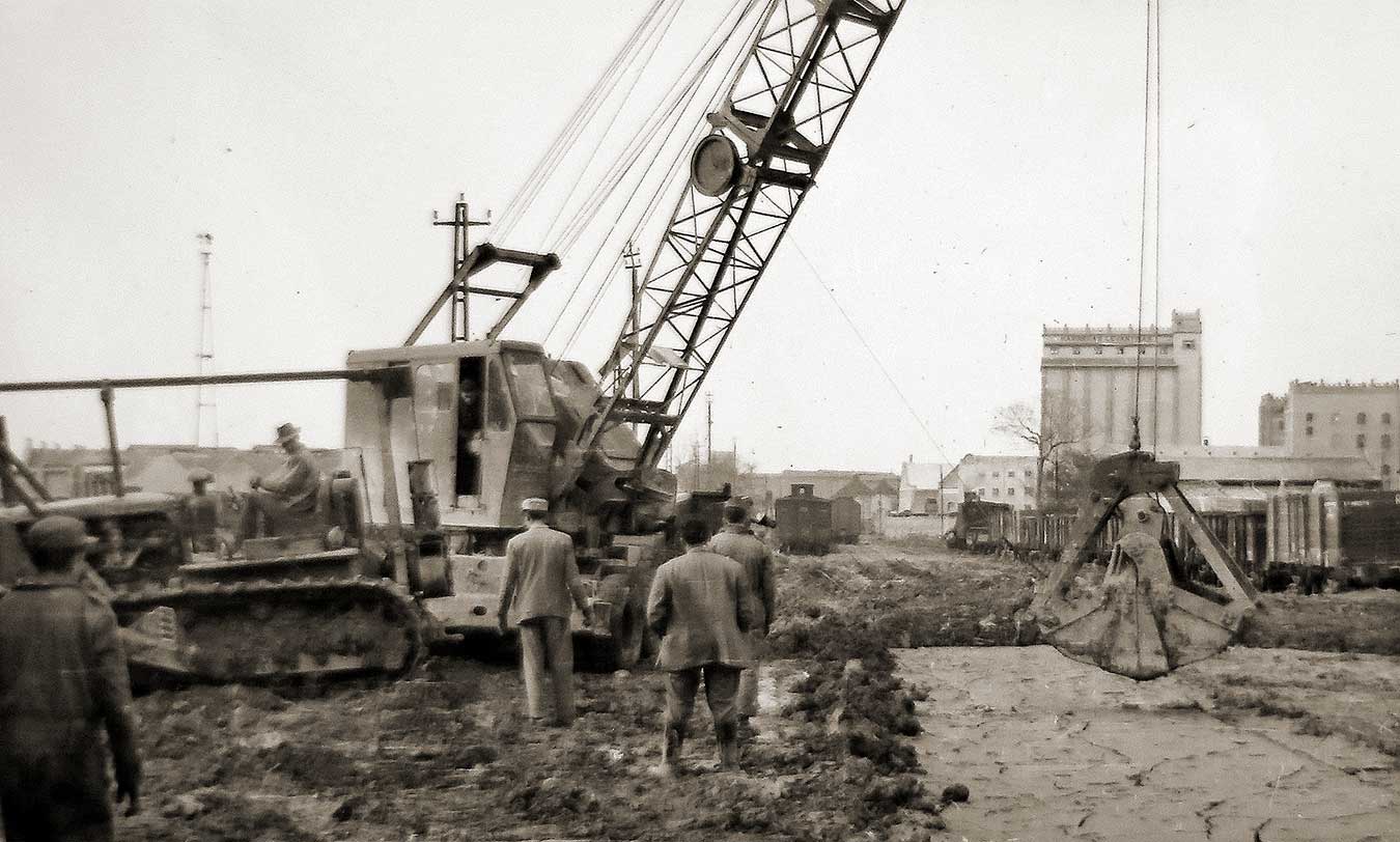 Fotos de la actuación militar en Valencia tras la riada de 1957