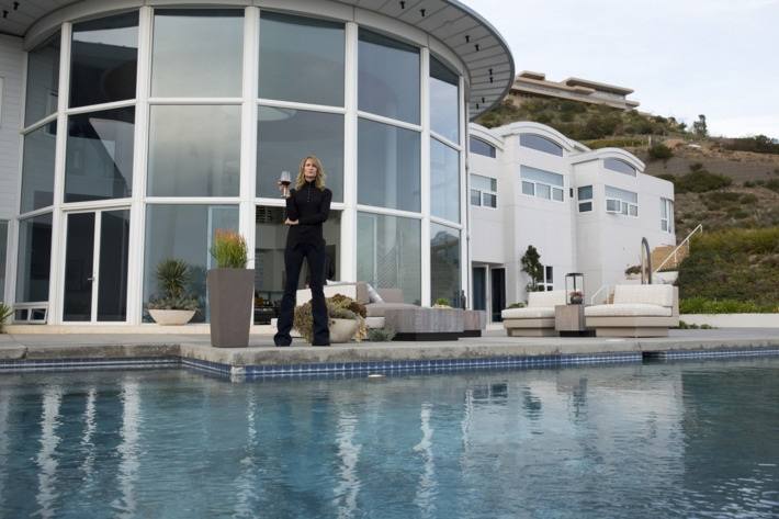 La lujosa mansión de 12 millones de dólares. Mucho se ha hablado sobre las residencias de las protagonistas de 'Big Little Lies'. Aunque la serie se desarrolla en Monterrey, no todas las casas utilizadas se ubican en esta localidad. La de Renata se halla en Malibú y está valorada en 12,4 millones de dólares. 