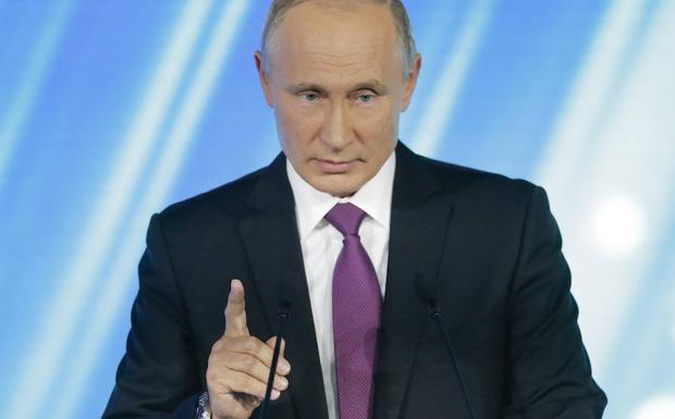 Putin da un discurso. 