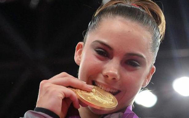 McKayla Maroney muerde su medalla de oro en los Juegos de Londres 2012. 