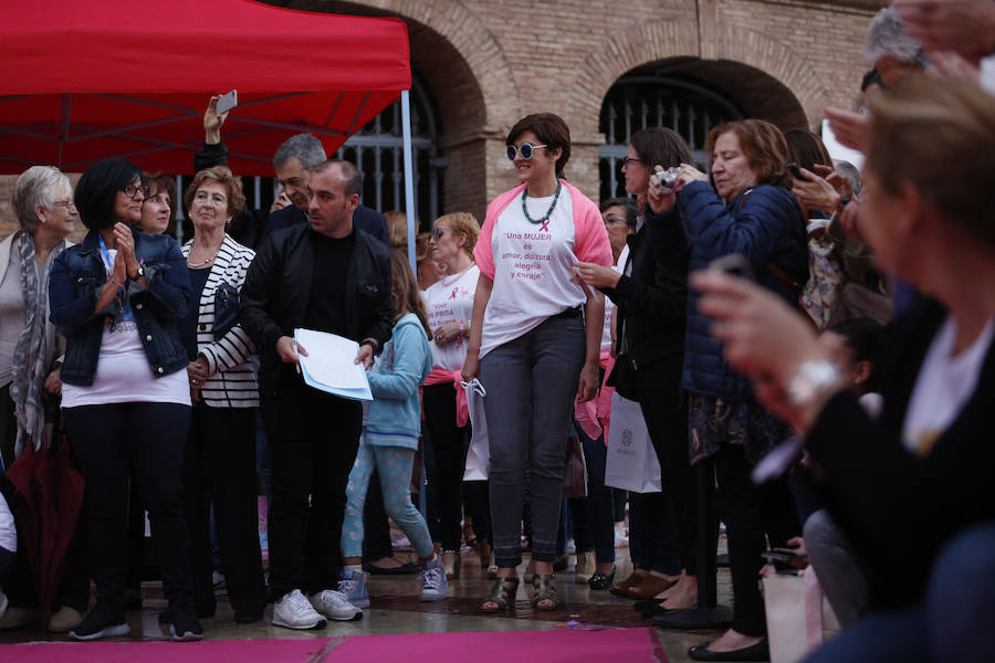 Fotos del desfile &quot;Ponte Guapa&quot; de Valencia con motivo del Día Internacional contra el cáncer de mama