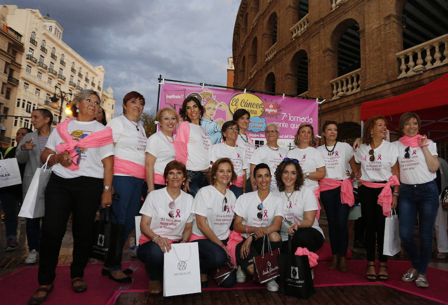 Fotos del desfile &quot;Ponte Guapa&quot; de Valencia con motivo del Día Internacional contra el cáncer de mama