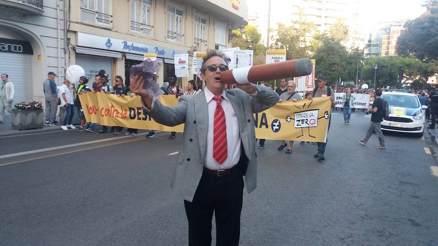 Fotos de la manifestación de Pobreza Zero en Valencia