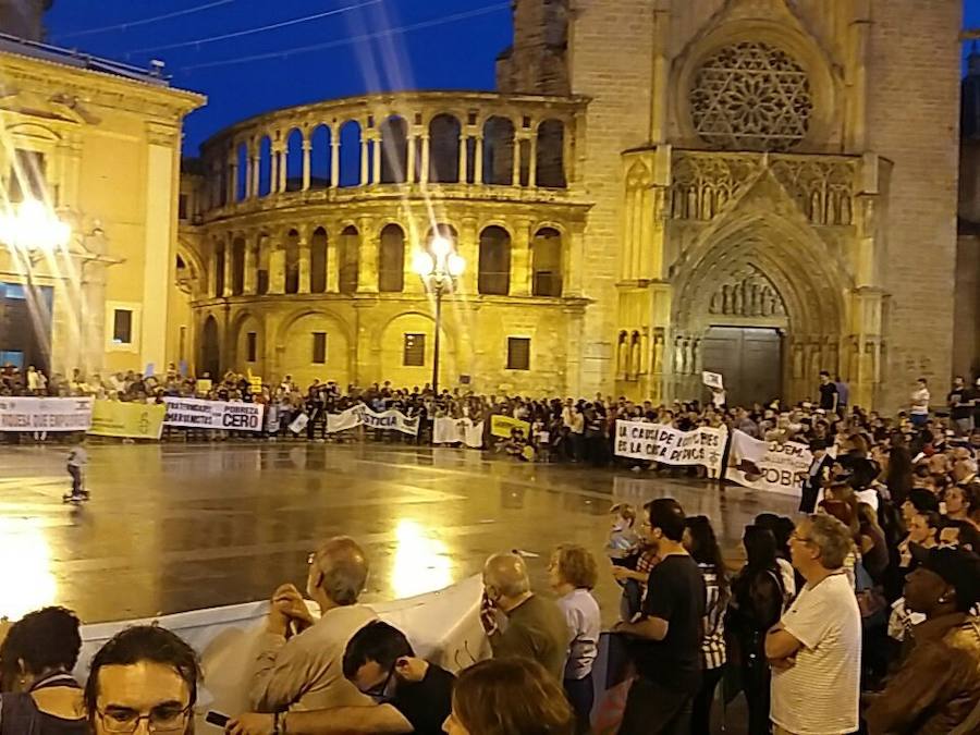 Fotos de la manifestación de Pobreza Zero en Valencia