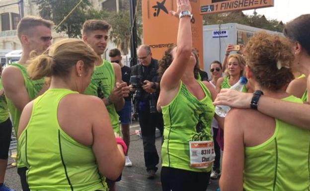 La mujer de Blas Gámez, el policía asesinado en Ruzafa, completa el Medio Maratón Valencia 2017.