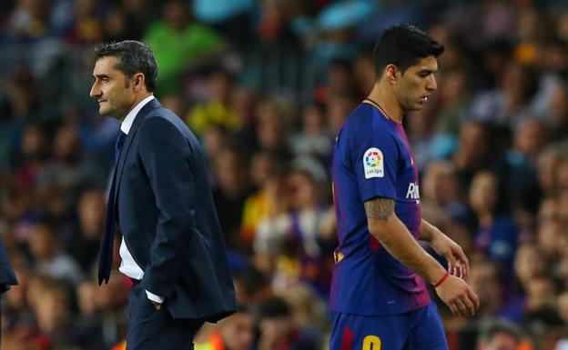 Luis Suárez y Ernesto Valverde en el partido ante el Málaga.