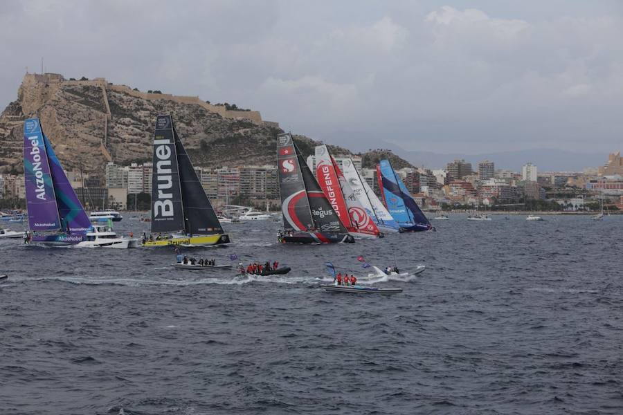 80.000 personas presencian los intantes previos al inicio de la vuelta a mundo de vela