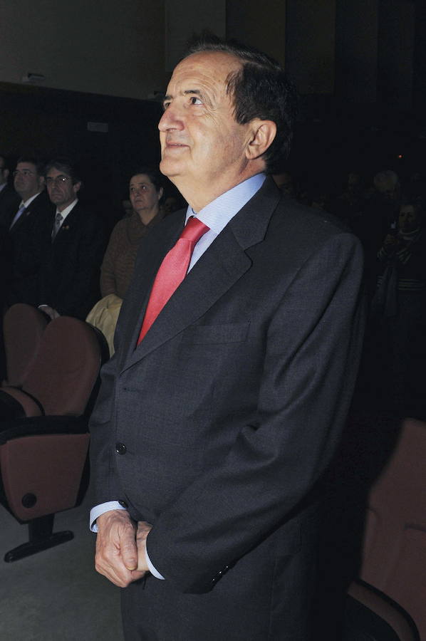 Juan José Lucas (PP): Senador por Castilla y León, ejerció la presidencia de la Cámara Alta entre 2002 y 2004 y ha sido vicepresidente primero y segundo de la misma. Durante más de una década fue presidente de la Junta de Castilla y León y, posteriormente, ministro de la Presidencia durante el mandato de José María Aznar.