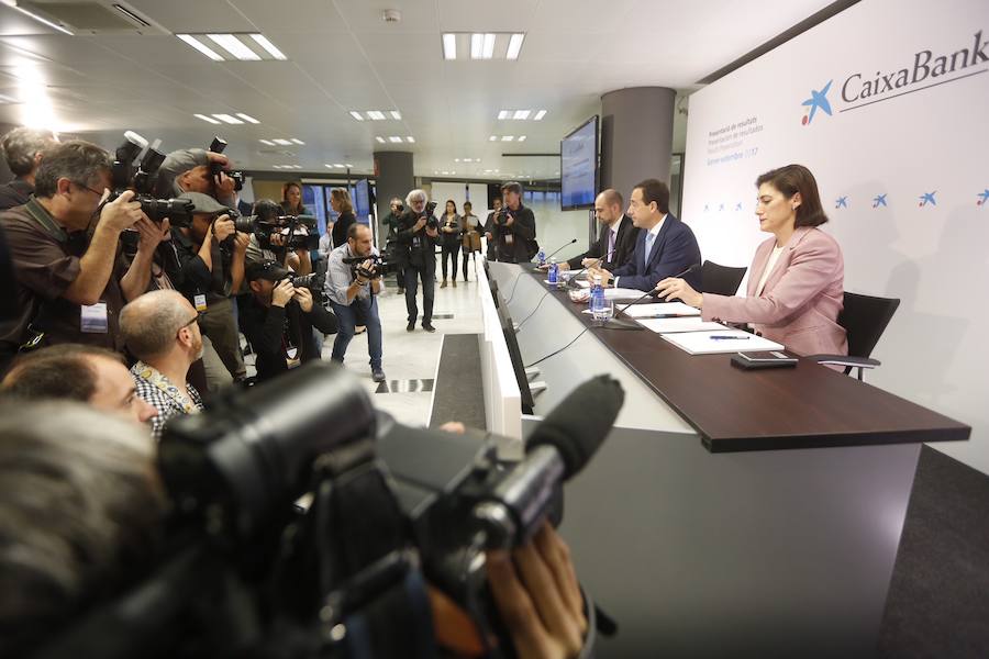 Fotos de la presentación de resultados de Caixabank en Valencia