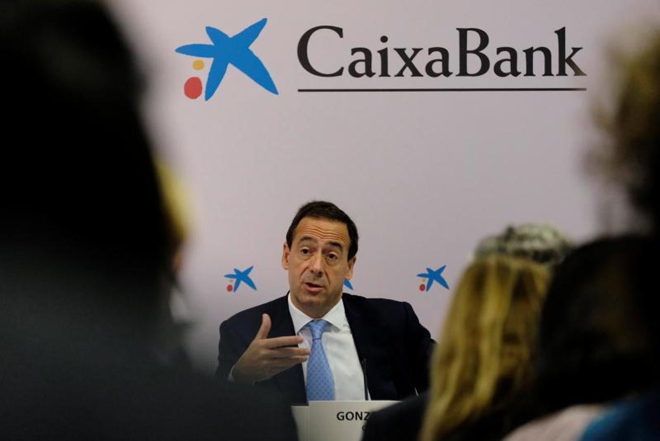 Fotos de la presentación de resultados de Caixabank en Valencia