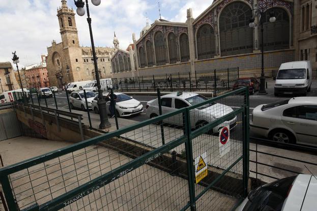 La plaza Ciudad de Brujas, con la rampa de salida del futuro aparcamiento.