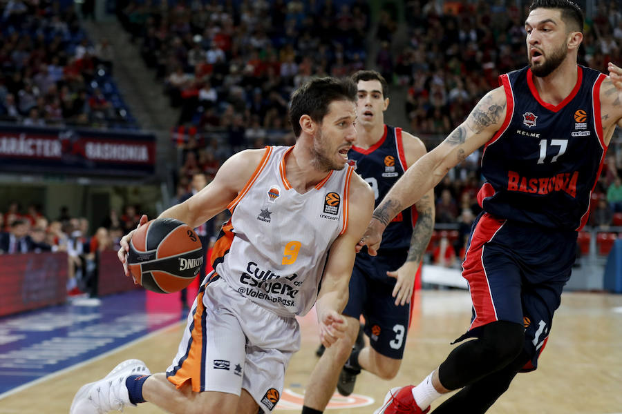 Estas son las imágenes del choque entre el Baskonia y el Valencia Basket correspondiente a la tercera jornada de Euroliga