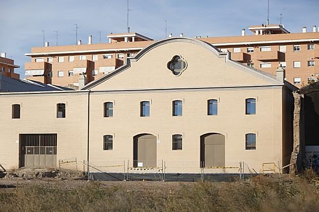 Las obras de reparación han comenzado por la parte trasera de la nave 3. 