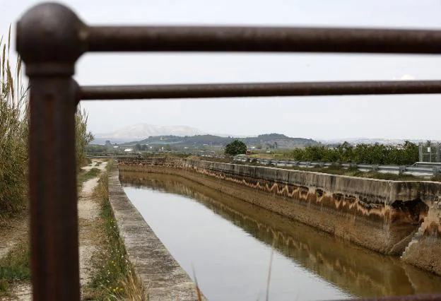 Un tramo de la Acequia Real del Júcar. 