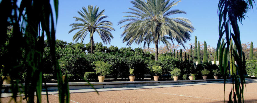 Este recinto es uno de los tesoros que guarda la ciudad de Valencia, un jardín donde el mito de las Hespérides es el referente argumental de todo el planteamiento estructural del lugar. Las estatuas de las ninfas y los cítricos llenan de significado un rincón de cuento.