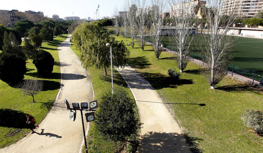 Este recinto es uno de los tesoros que guarda la ciudad de Valencia, un jardín donde el mito de las Hespérides es el referente argumental de todo el planteamiento estructural del lugar. Las estatuas de las ninfas y los cítricos llenan de significado un rincón de cuento.