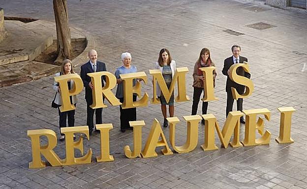 Los premiados posan en Valencia. 