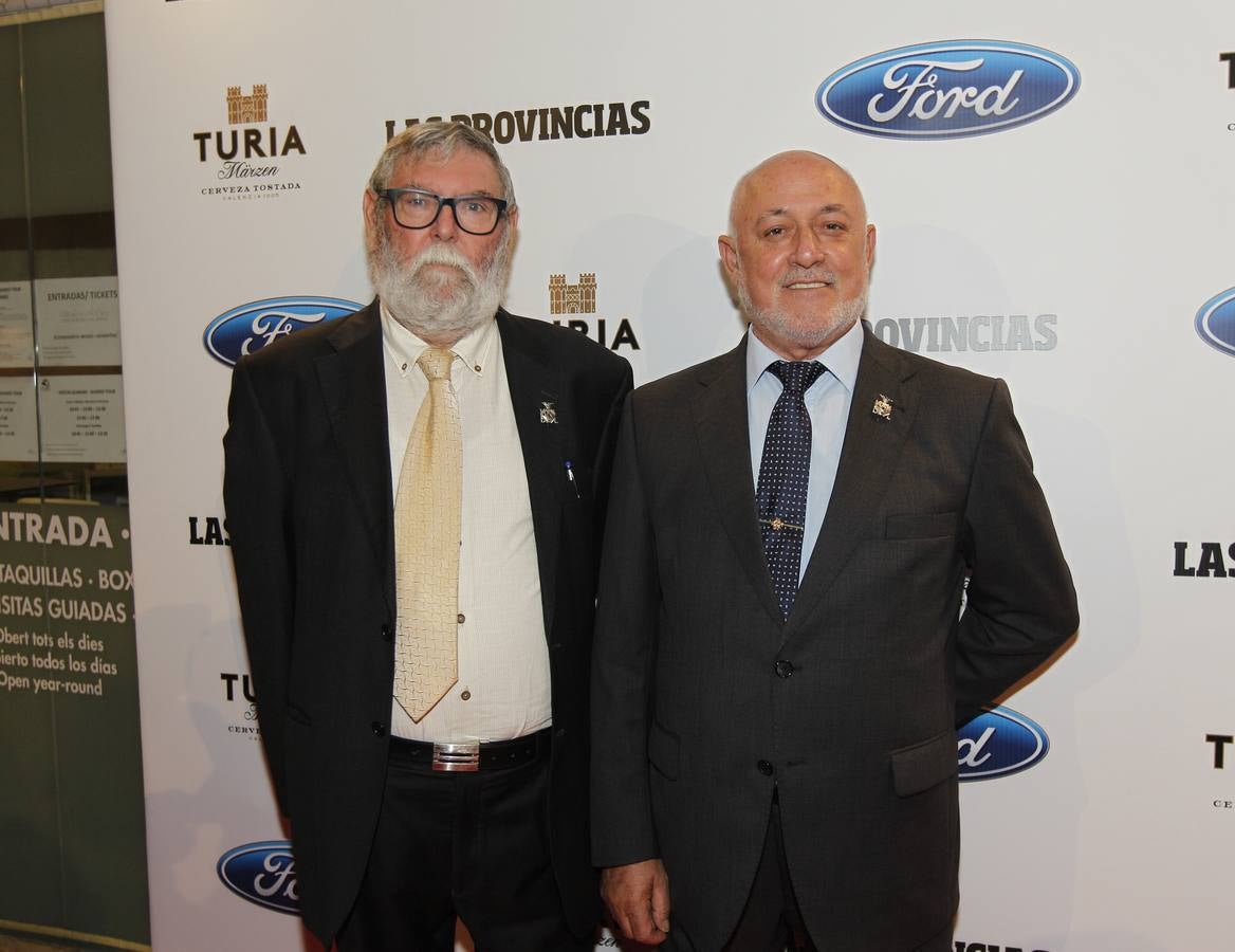 El tesorero de la Junta Mayor de la Semana Santa Marinera de Valencia, Francisco Burguera, y el presidente del colectivo, Francisco Carles.