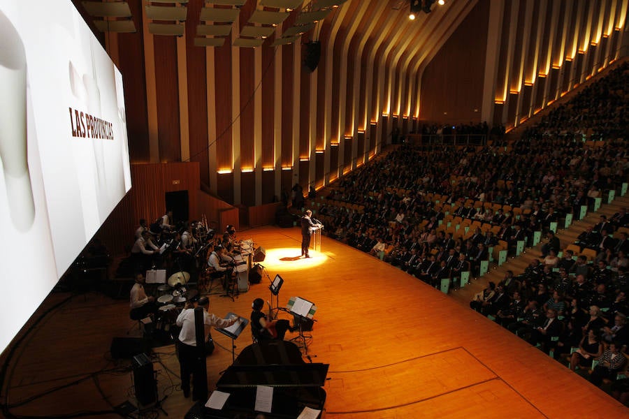 Julián Quirós, director de Las Provincias, durante su discurso en el auditorio principal del Palau de Les Arts Reina Sofia.