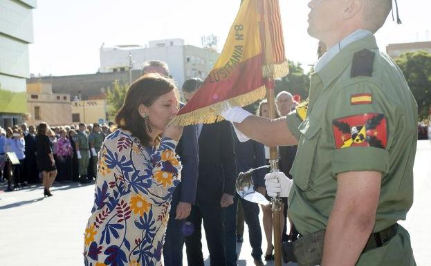 Isabel Bonig jurando la bandera en Villarreal.