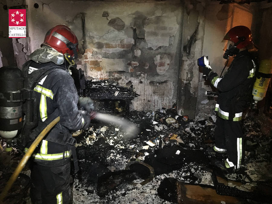 Fotos del incendio en una vivienda de Burriana que deja dos muertos, nueve heridos y 40 desalojados