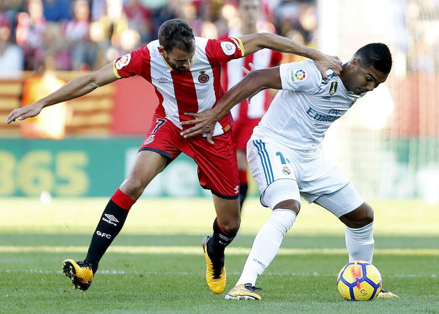 El Real Madrid visita Montilivi por primera vez en su historia ante un Girona que quiere hacerse fuerte en casa. Los blancos, quieren continuar con su buena racha a domicilio, en un duelo marcado por la tensión política.