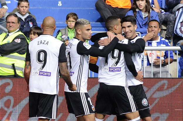 Zaza, Andreas, Rodrigo y Soler celebran el segundo tanto del Valencia. 