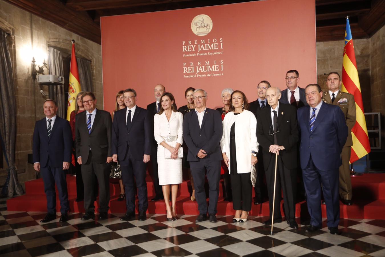 La reina Letizia entrega en la Lonja de Valencia los galardones 