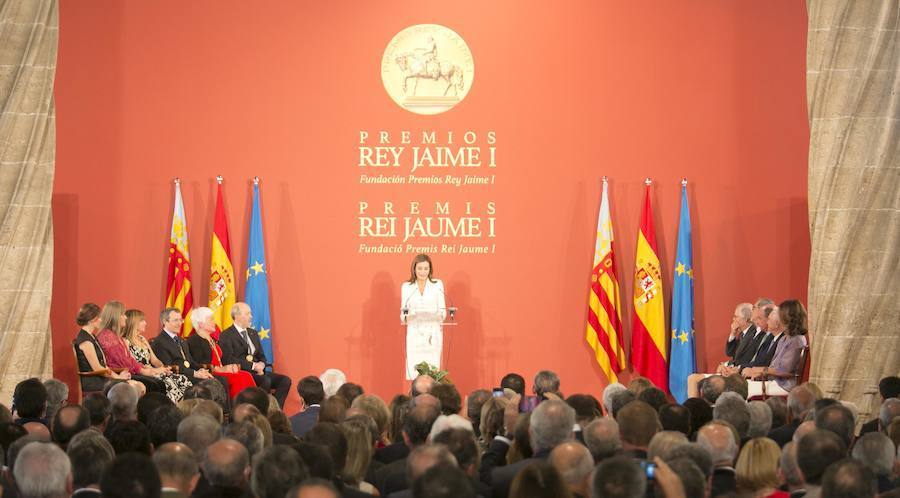 La reina Letizia entrega en la Lonja de Valencia los galardones 
