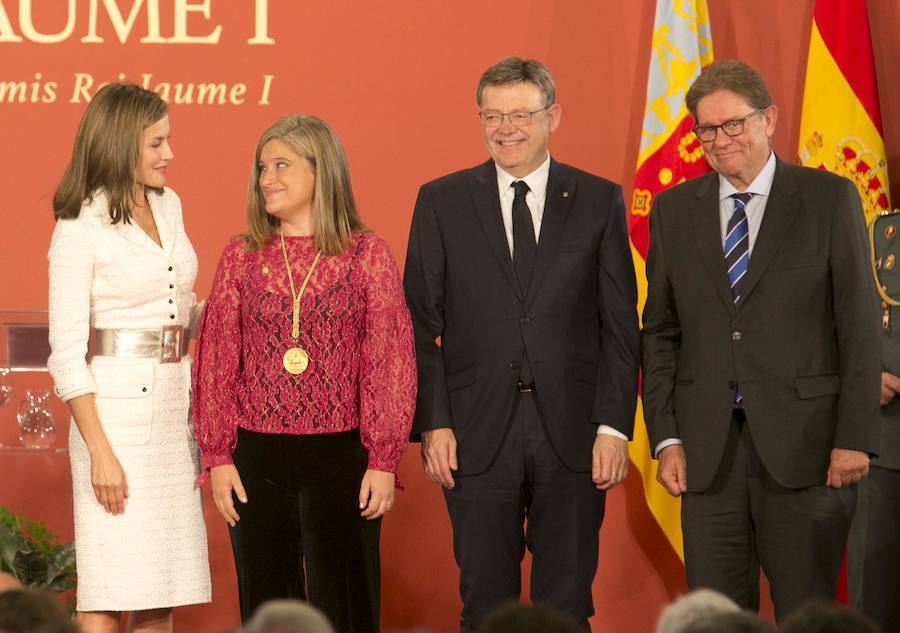 La reina Letizia entrega en la Lonja de Valencia los galardones 