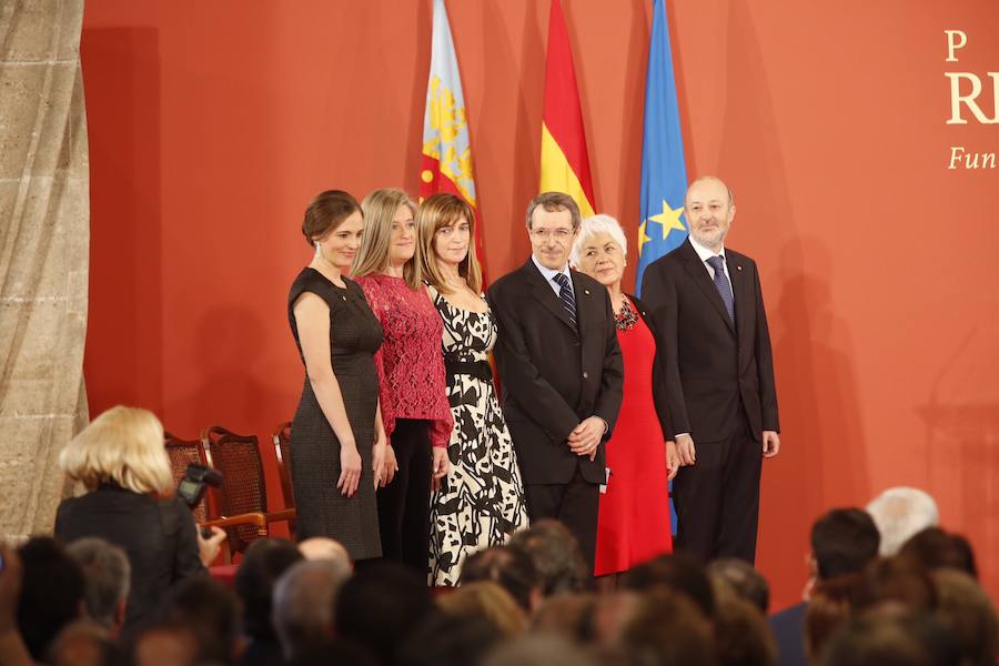 La reina Letizia entrega en la Lonja de Valencia los galardones 