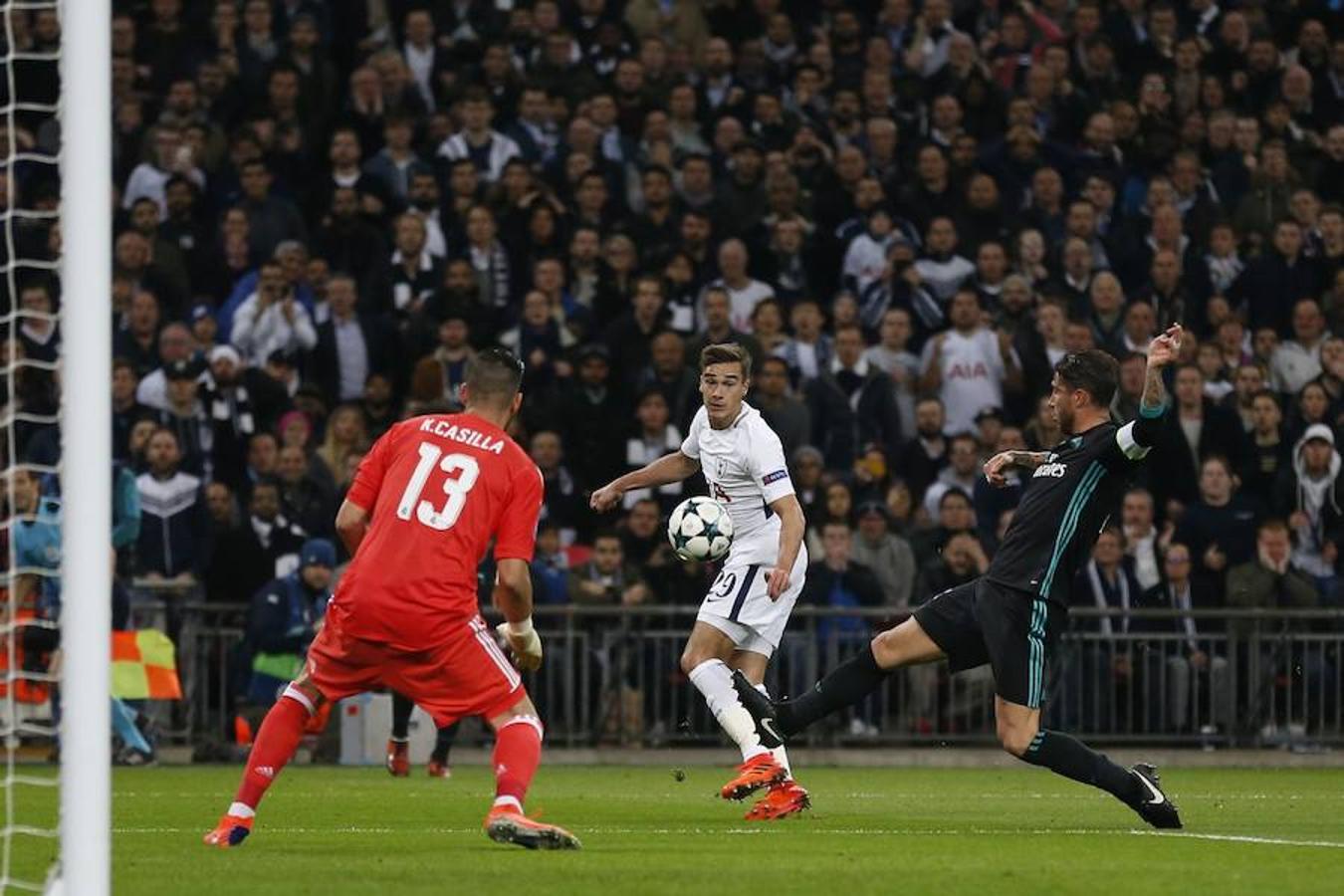 Los dos mejores equipos del Grupo H pelearon por la primera plaza del grupo en Wembley, que vibró y elevó los decibelios durante algunos momentos como el 1-0 de Delle Alli.