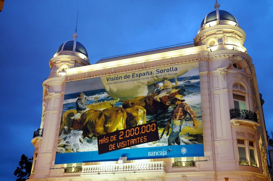 Fachada de la Fundación Bancaja durante la inauguración de la remodelación del edificio presentada al público el 7 de noviembre de 2007, junto a la exposición 'Sorolla. Visión de España'.