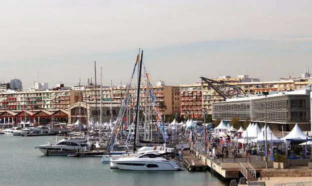 El de Valencia es el último Salón Europeo para comprar barco y estrenarlo el verano que viene . 