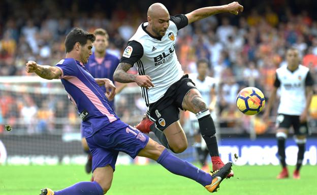 Zaza, en una acción del partido Valencia-Leganés.