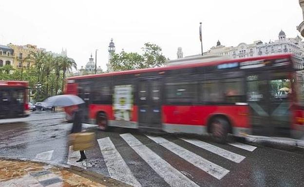 Ciclistas en Valencia, celebrando el Día de la Bicicleta. 