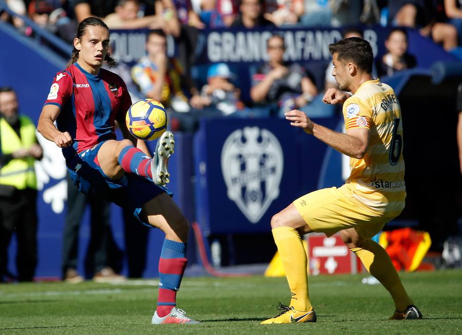 Estas son las mejores imágenes del partido disputado en el Ciutat de València en la undécima jornada de La Liga